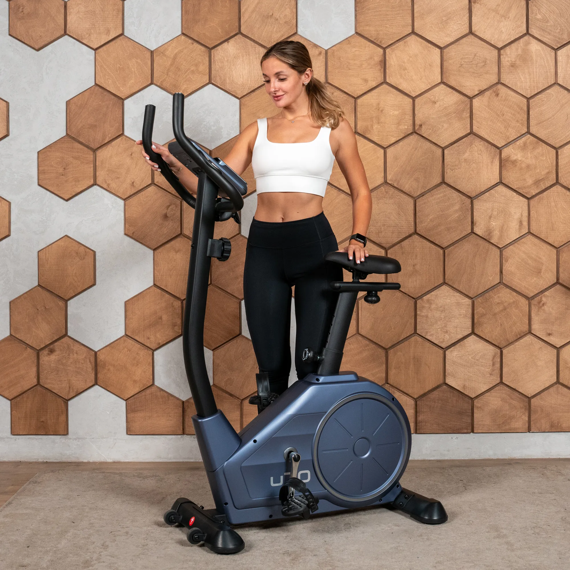 Велотренажер CARBON FITNESS U70